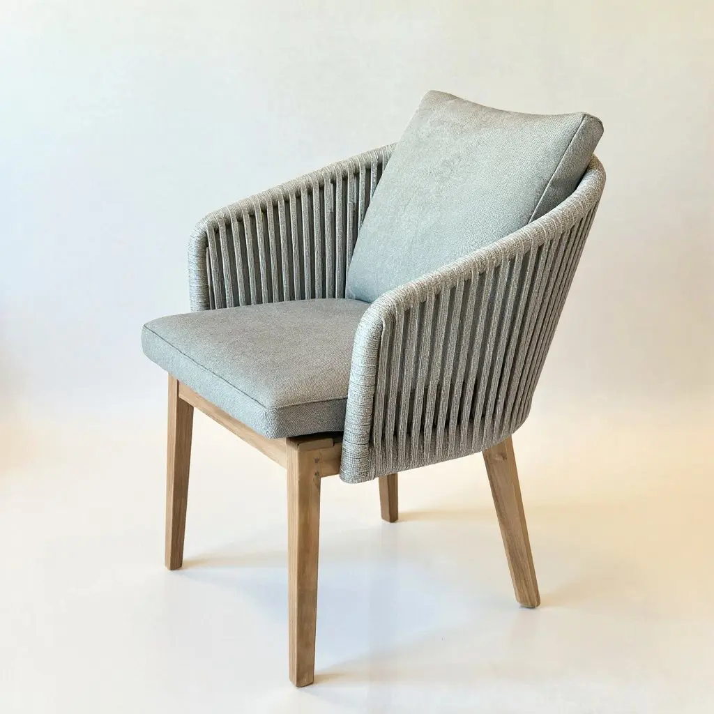 Aruna, chaise de repas tonneau en teck massif, cordage et coussins kaki