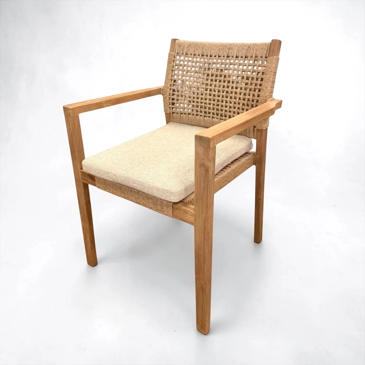 Elsa, chaise de repas empilable en teck massif, tressage synthétique ton naturel