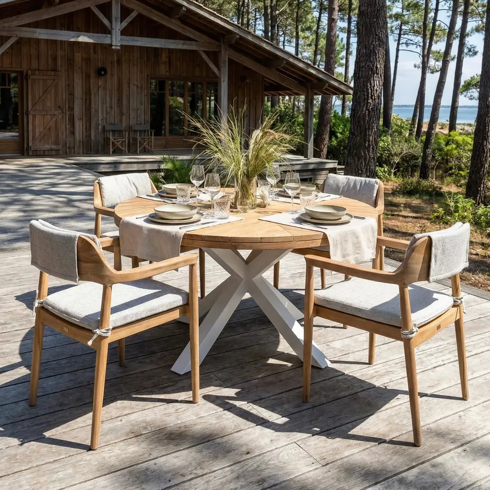 Padma, chaise de repas en teck massif, cadre ouvert anguleux, coussins beige