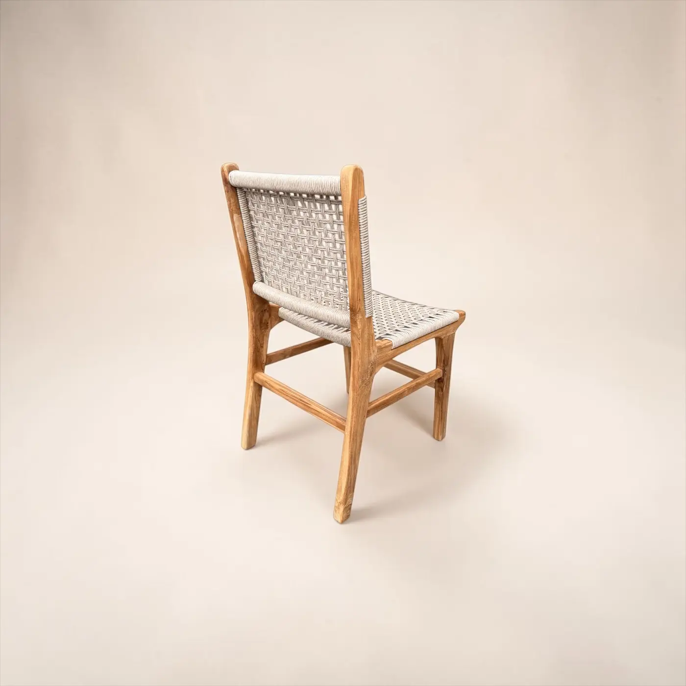 Andini, chaise de repas en teck massif, dossier et assise en cordage gris clair tressé