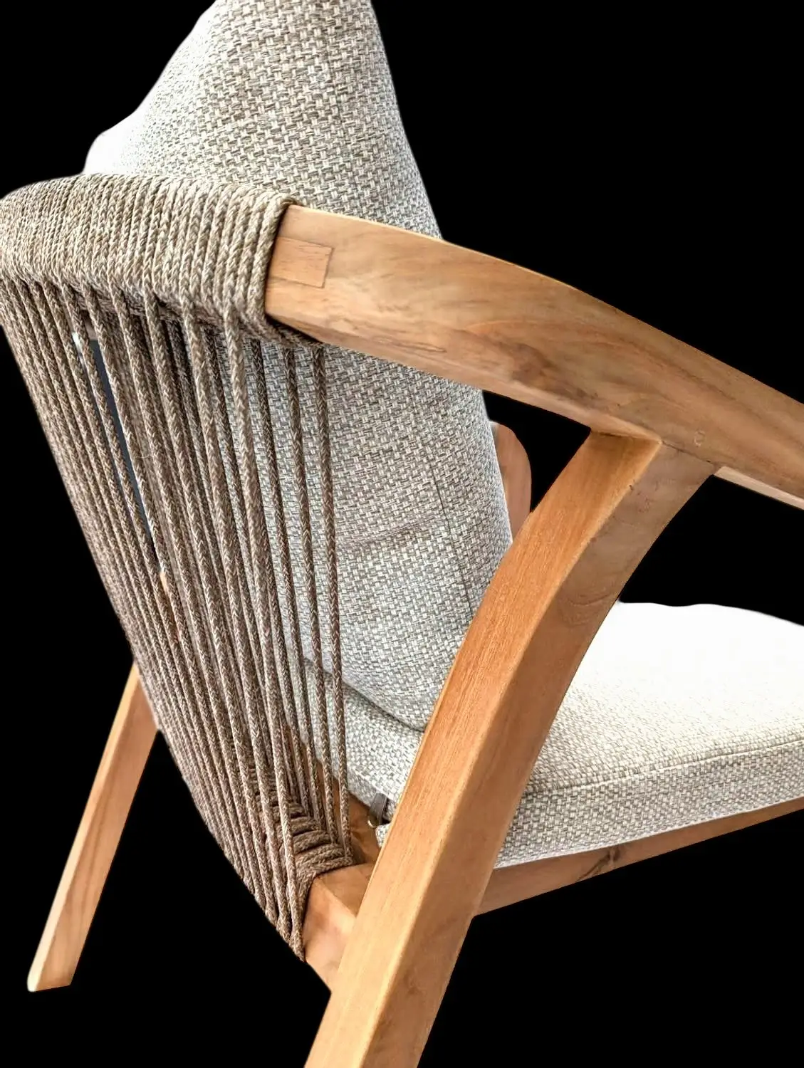 Nara, fauteuil de repas en teck massif à accoudoirs courbes, coussins greige gris clair