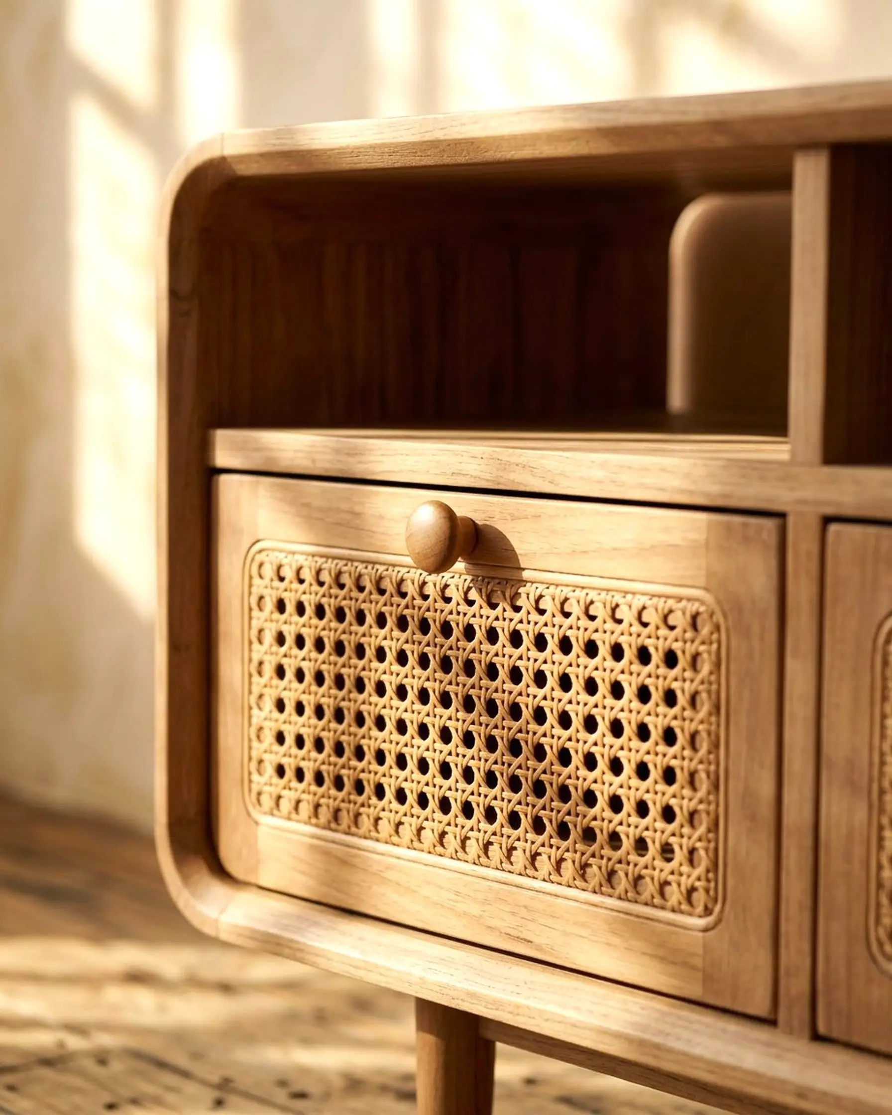 Embum, meuble TV de 120 cm en teck avec tiroirs en cannage de rotin