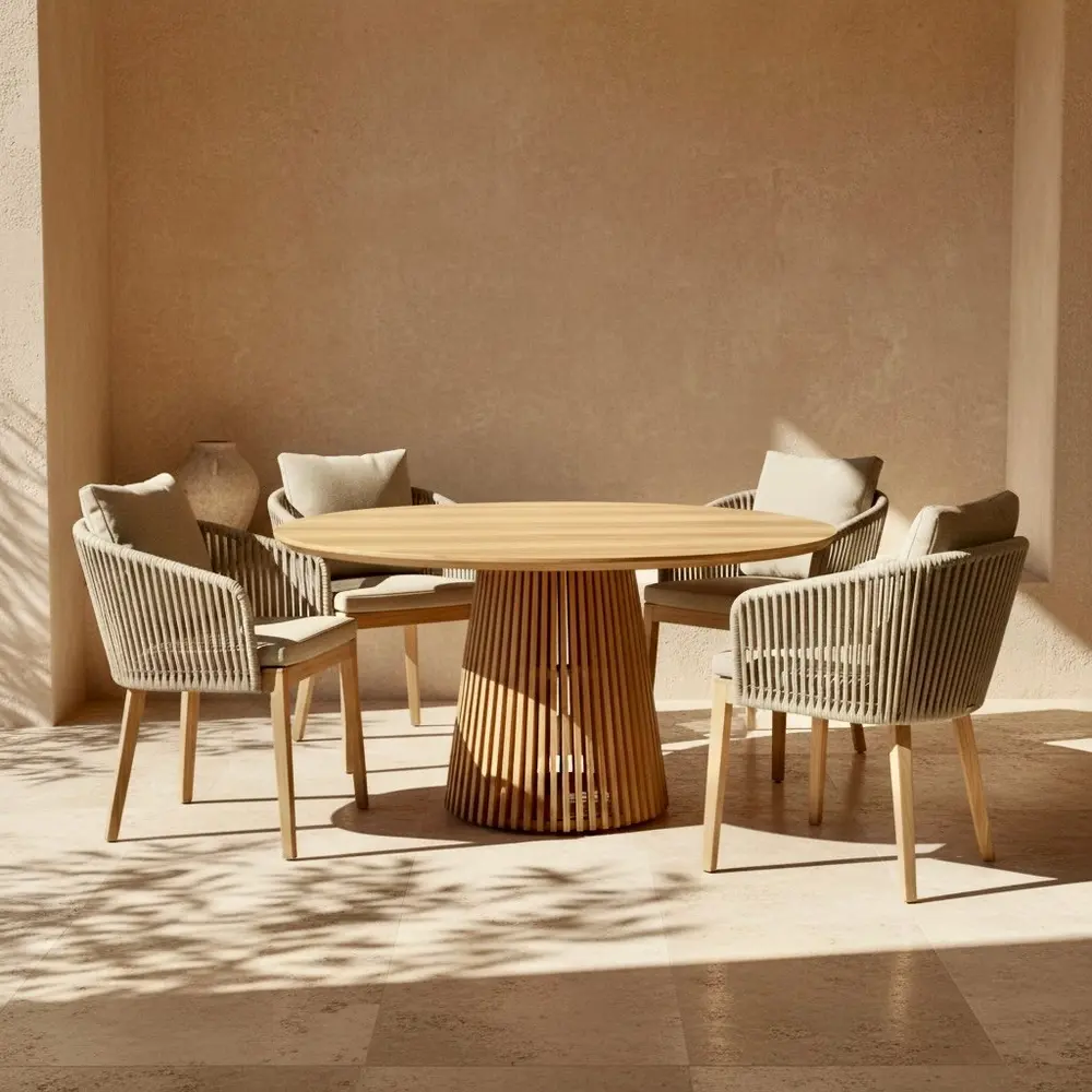 Aruna, chaise de repas tonneau en teck massif, cordage et coussins kaki