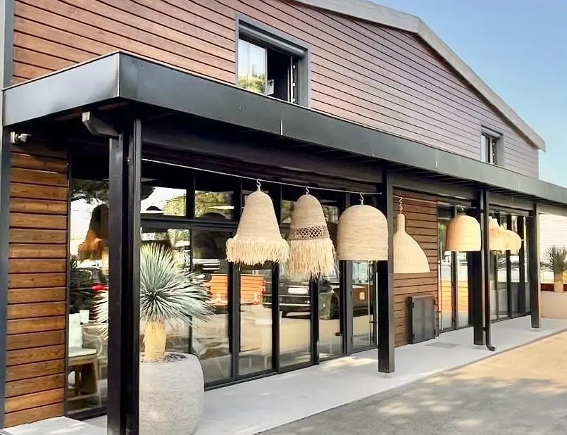 The front of the Balinaisa showroom and its natural fibre pendants, in La Teste-de-Buch